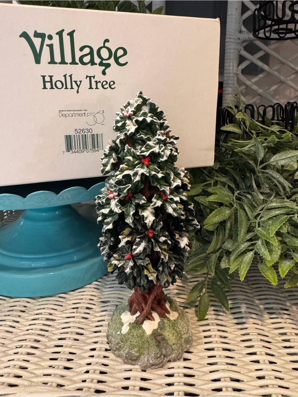 🎄 Department 56 "Village Holly Tree" Accessory #52630 (1996 Retired) 🎄